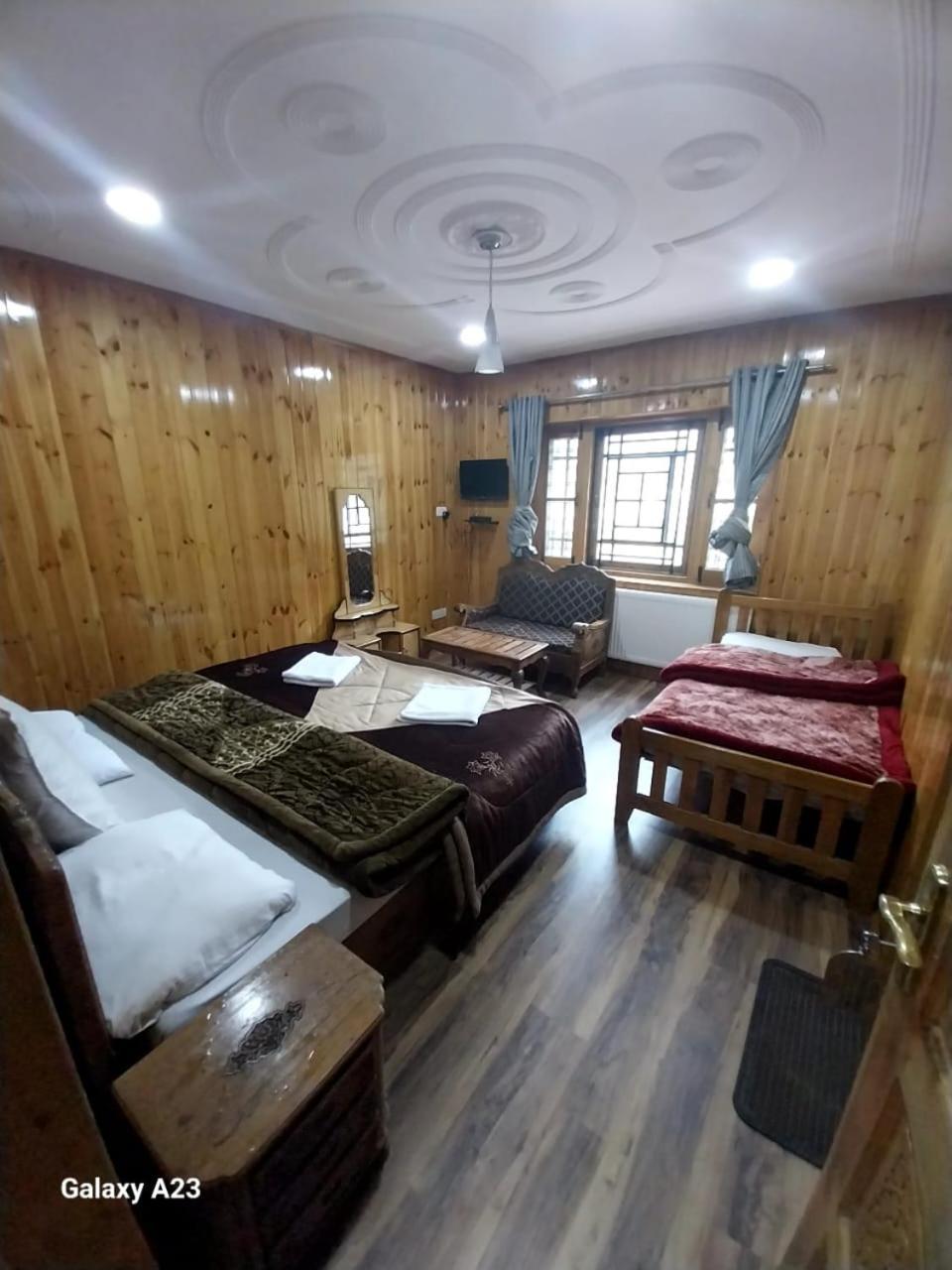 Hotel Barzman Sonāmarg 객실 사진