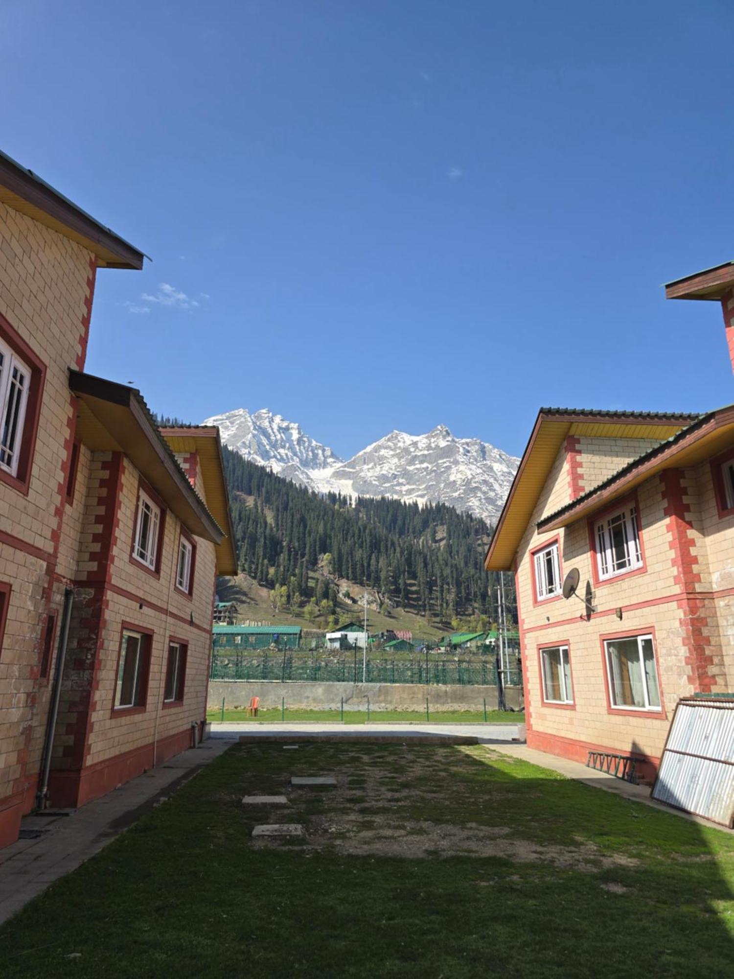 Hotel Barzman Sonāmarg 외부 사진